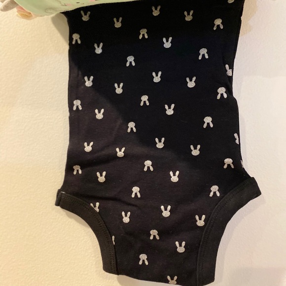 🔴 5 for $25 Bunny 5 Onesie Pack - Picture 6 of 8